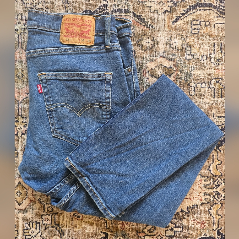 SOLD 🔥 - Levi's Men's Blue Jeans